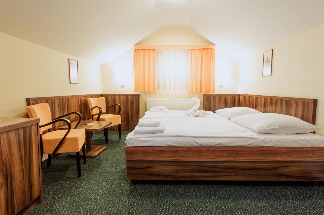Hotel Studanka Rychnov nad Kneznou Buitenkant foto