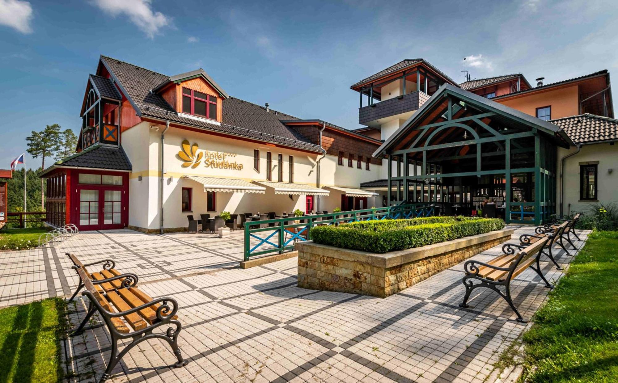 Hotel Studanka Rychnov nad Kneznou Buitenkant foto